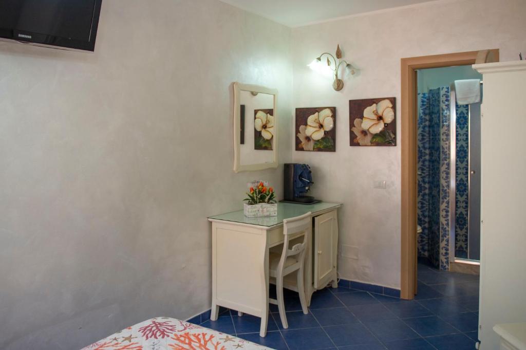 TV a/nebo společenská místnost v ubytování B&B Appartamenti l'Anfora
