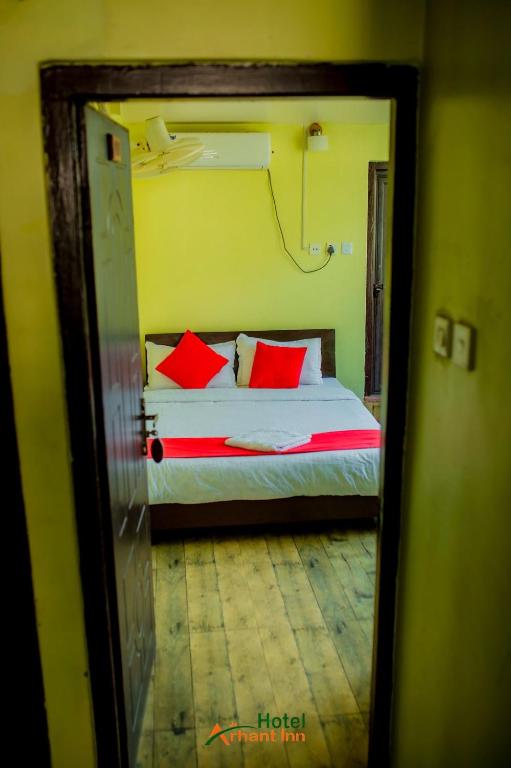 Postel nebo postele na pokoji v ubytování Hotel Arhant Inn