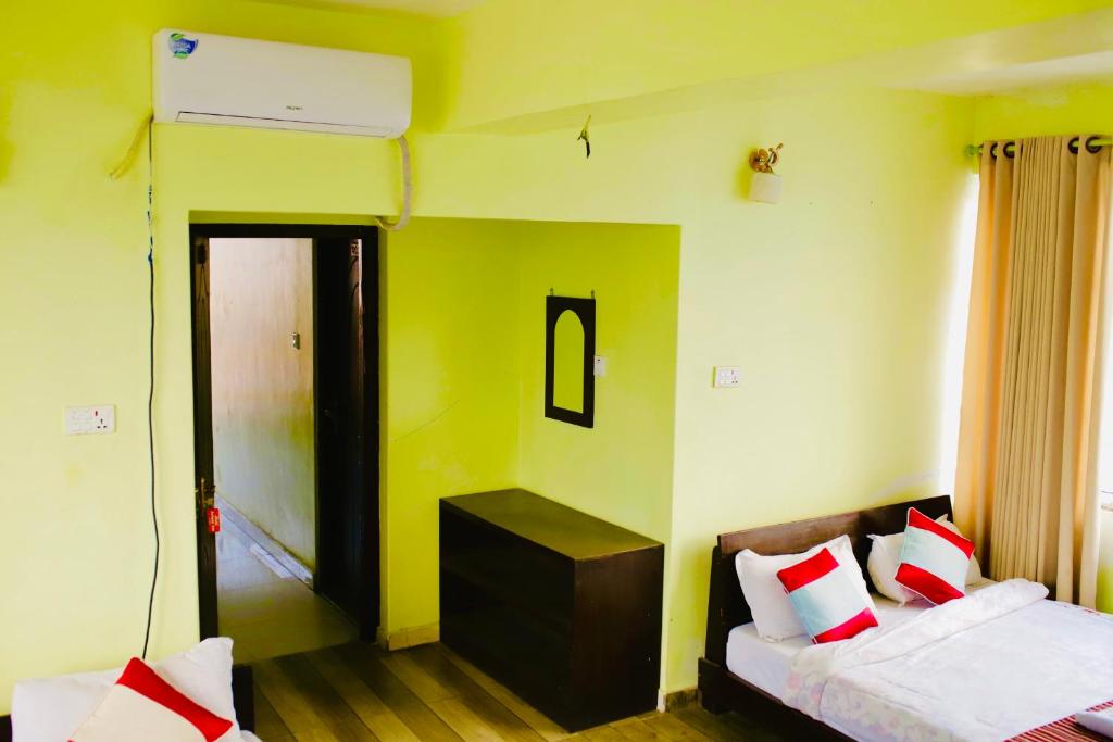 Postel nebo postele na pokoji v ubytování Hotel Arhant Inn