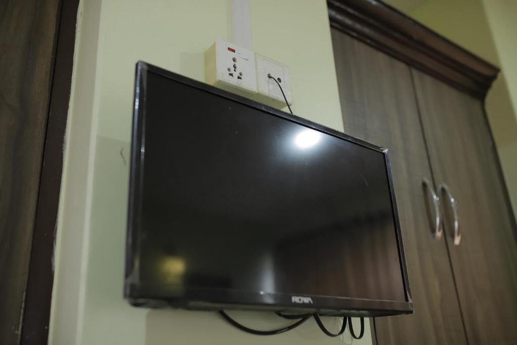 TV a/nebo společenská místnost v ubytování Hotel Arhant Inn