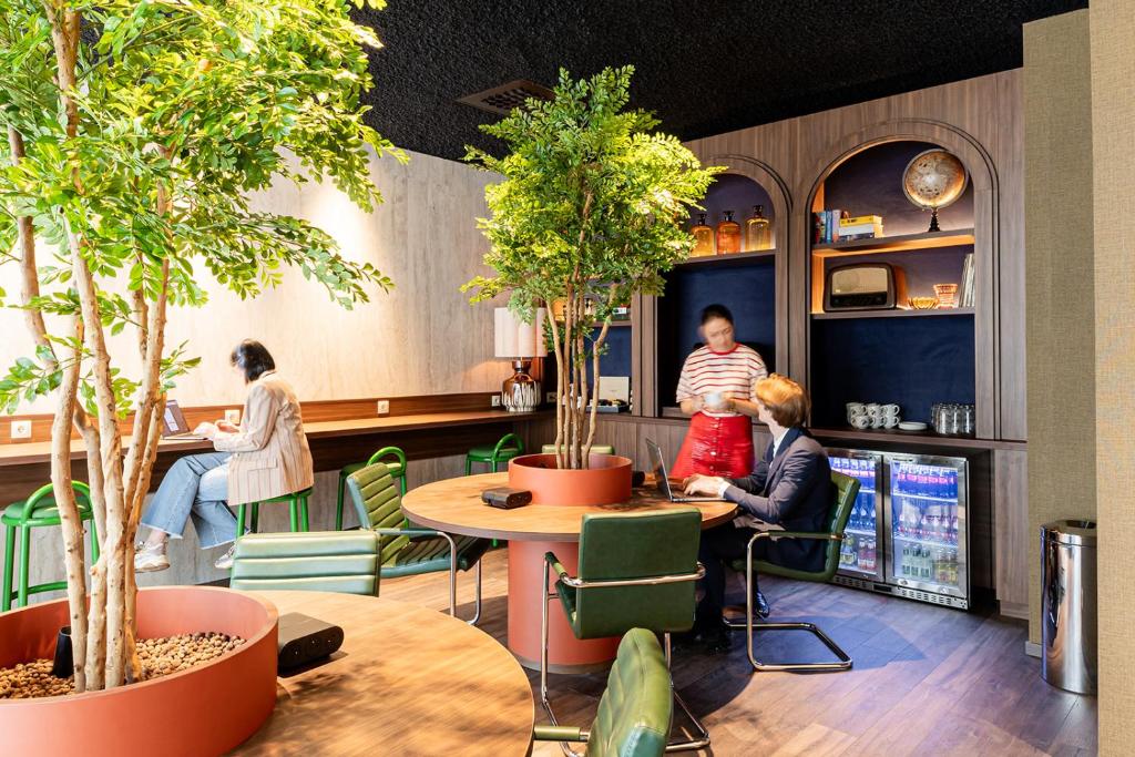 The Ostendian - Resim 12