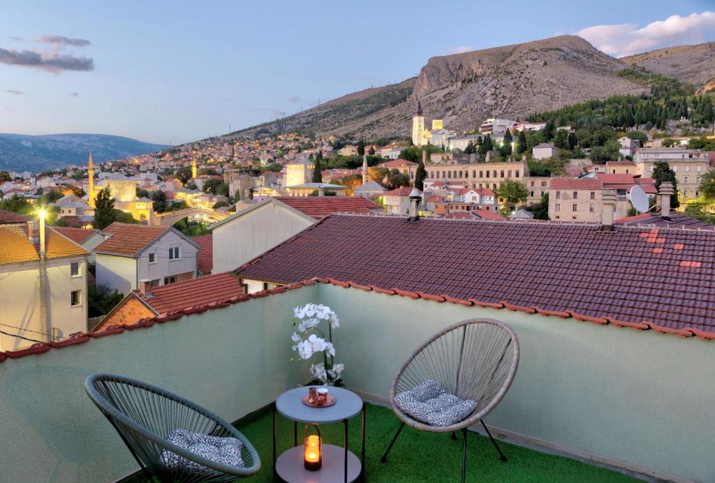 Nespecifikovaný výhled na hory nebo výhled na hory při pohledu z hotelu