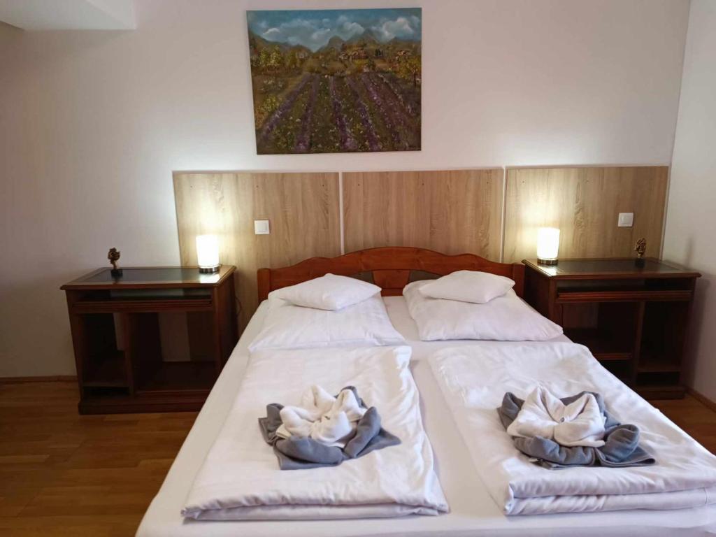 Postel nebo postele na pokoji v ubytování Margaréta Apartman és Üdülőház