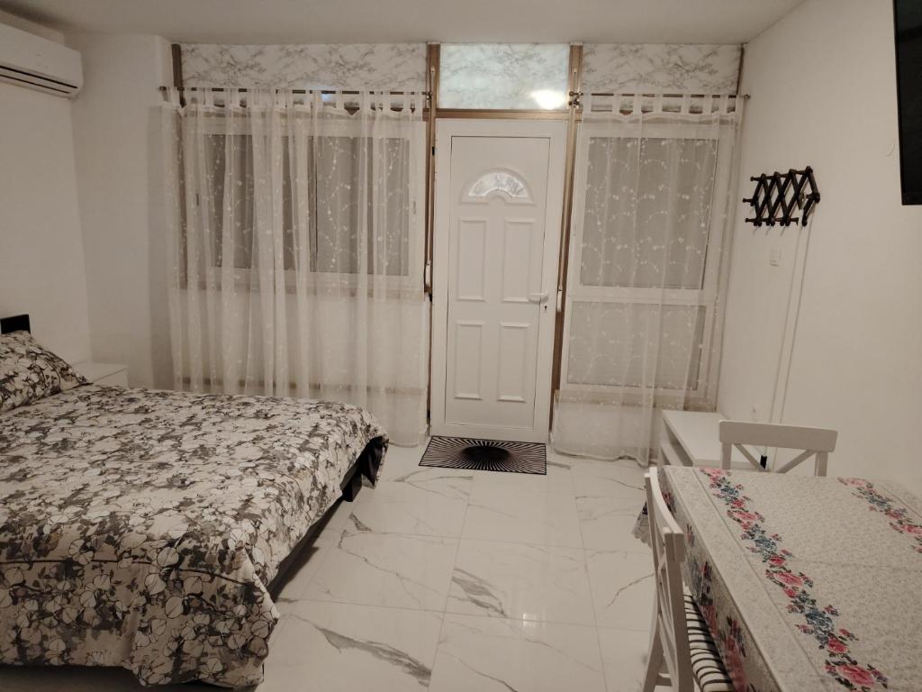 Posteľ alebo postele v izbe v ubytovaní Studio-apartman Ella