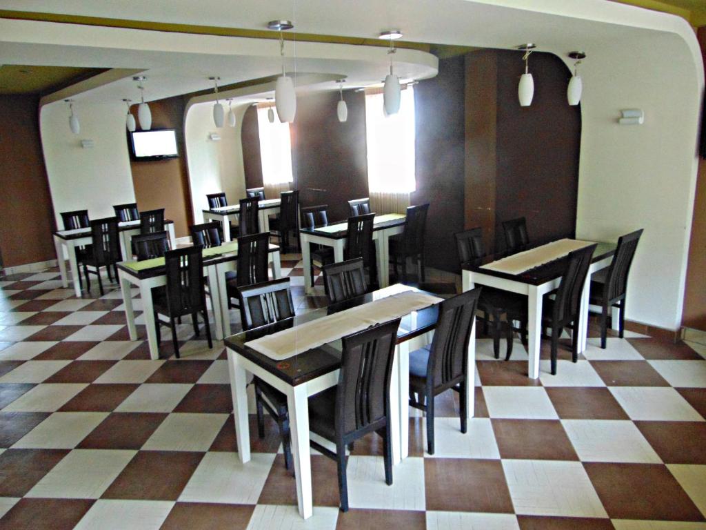 Restaurace v ubytování Garni Hotel Tri O