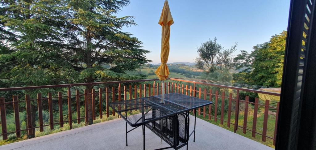 A balcony or terrace at La lepre nella Luna