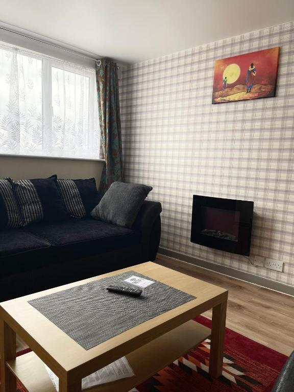 Penn Gardens Flats 1 - 2 , Rooms 3 - 4 - Two-Bedroom Apartment