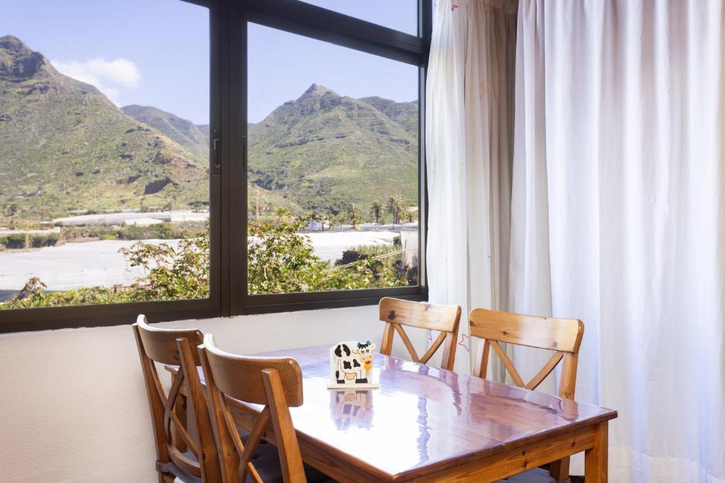 En generel udsigt til bjerge eller udsigt til bjerge taget fra lejligheden