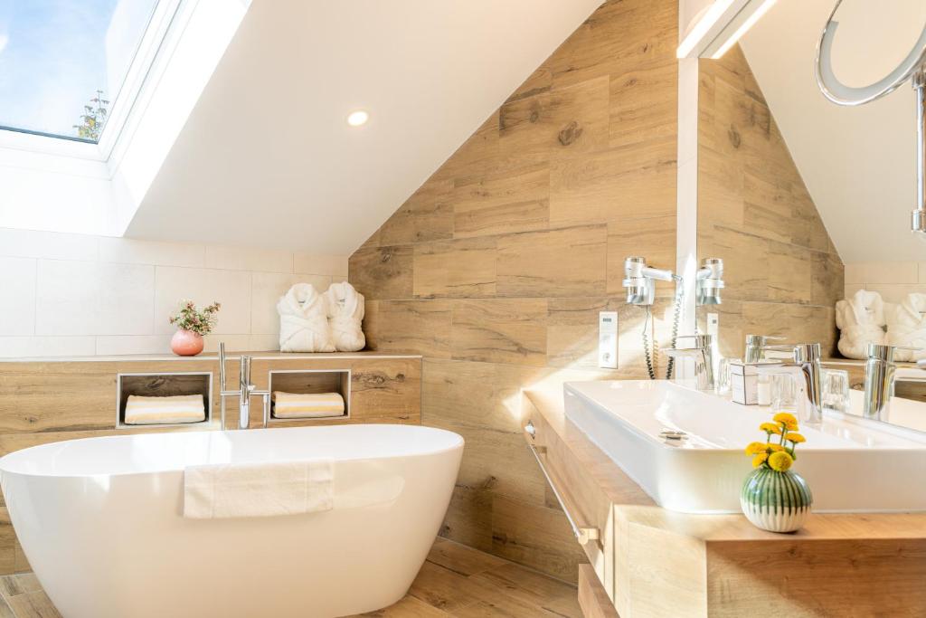 Romantik Hotel Die Gersberg Alm mit Panoramablick auf Salzburg - Resim 35