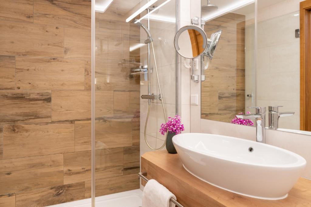 Romantik Hotel Die Gersberg Alm mit Panoramablick auf Salzburg - Resim 32