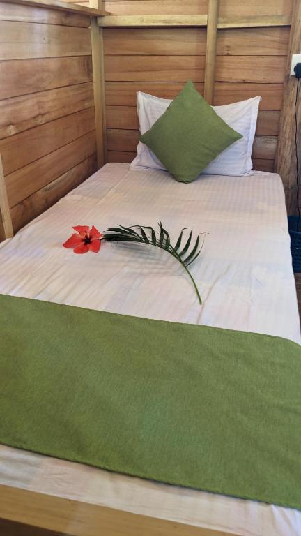 Postel nebo postele na pokoji v ubytování Ocean bliss hiriketiya