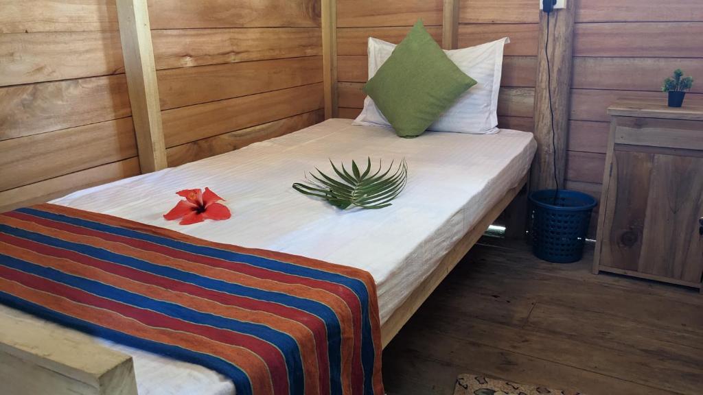 Postel nebo postele na pokoji v ubytování Ocean bliss hiriketiya