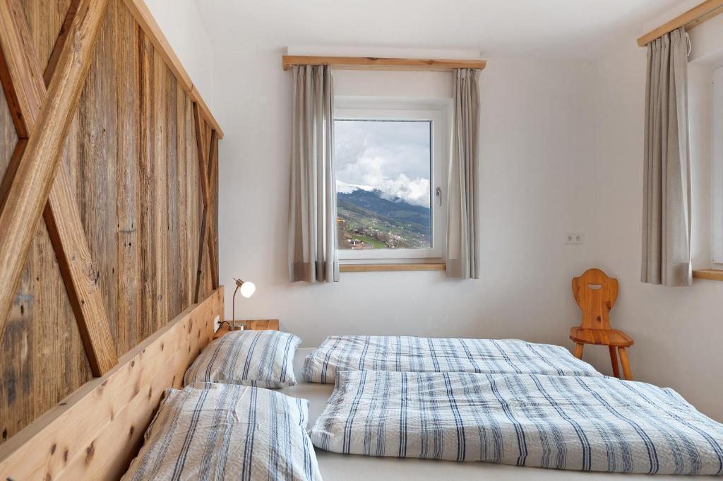 A bed or beds in a room at Haus Pferscher