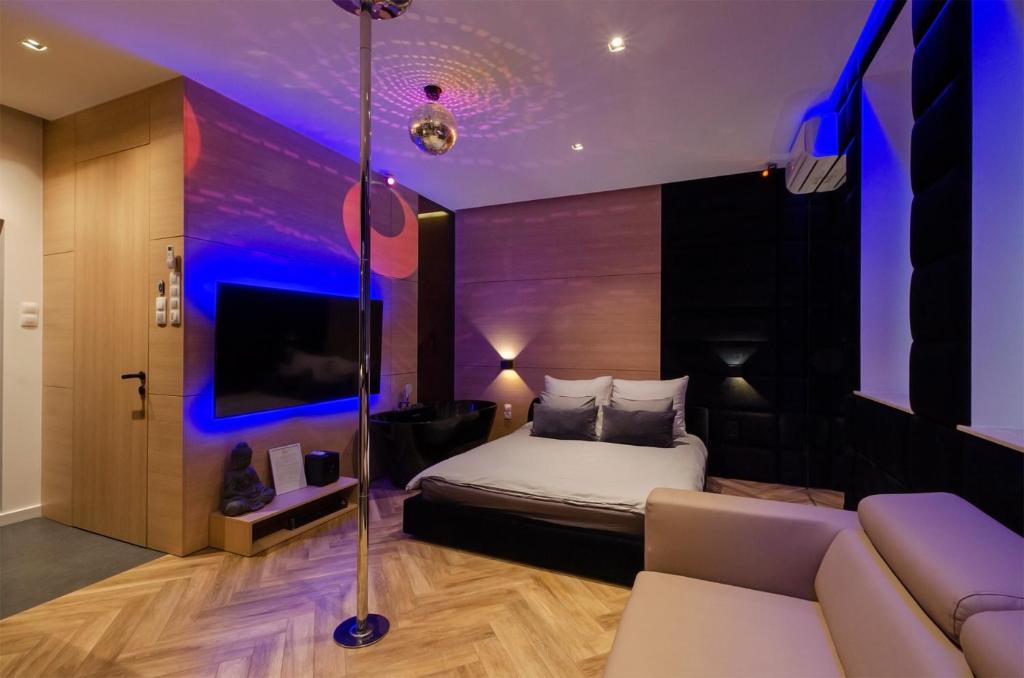 LupoApartments z Klimatyzacją do wyboru z Jacuzzi Pole Dance Parking Dostęp na Kod - Studio With Bath And Pole Dance