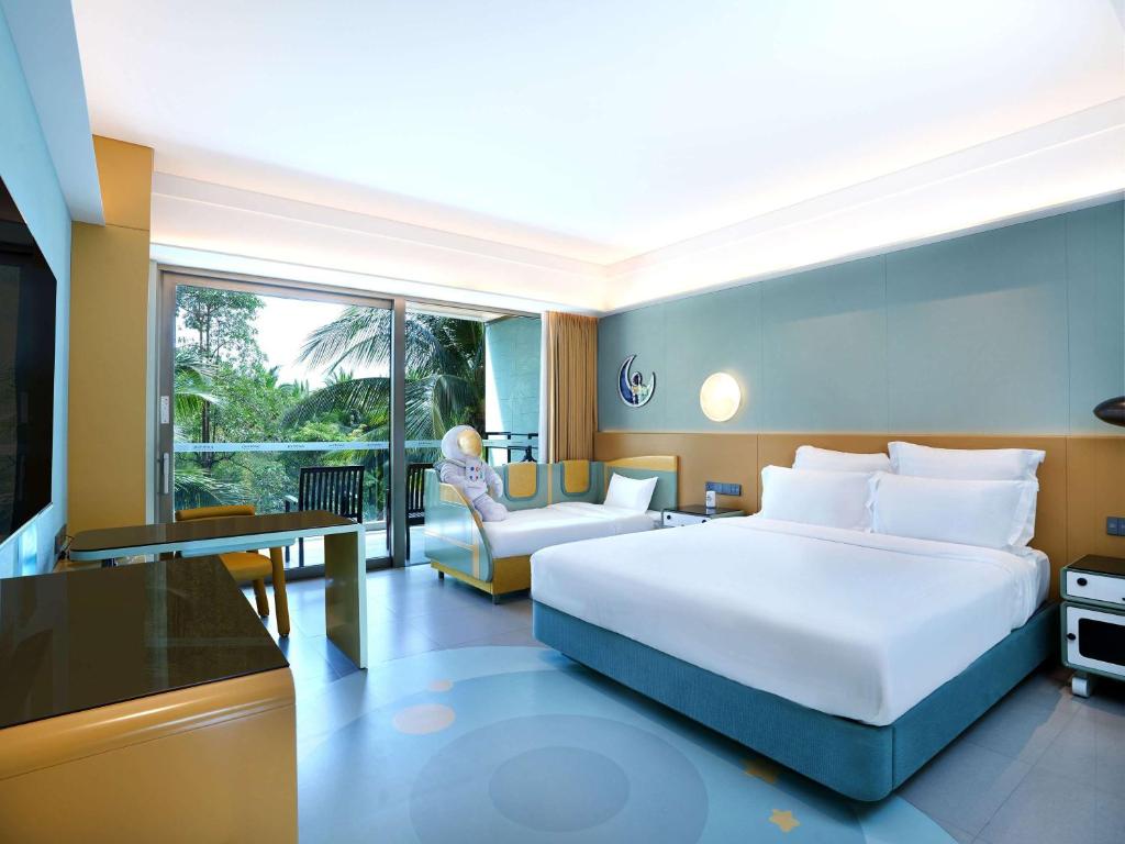 Postel nebo postele na pokoji v ubytování Pullman Oceanview Sanya Bay Resort & Spa