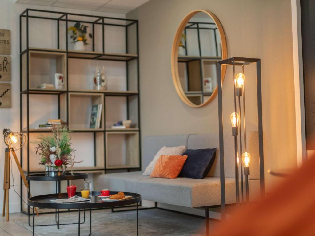 Posezení v ubytování ibis budget Ciboure St-Jean-Luz