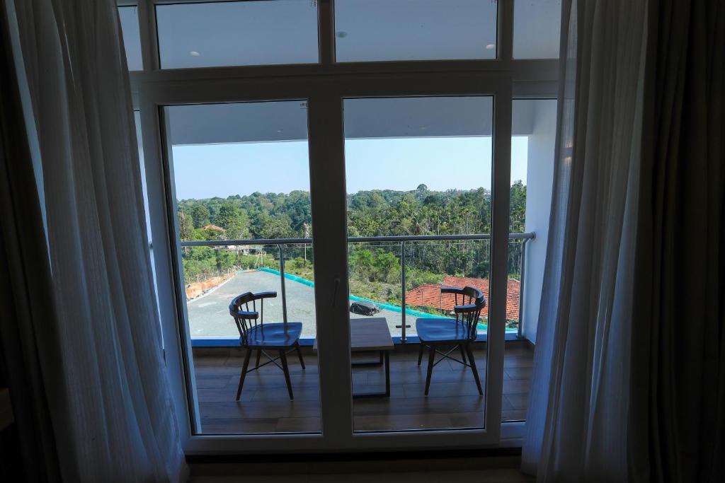 Balkón nebo terasa v ubytování Hotel Saffron Wayanad