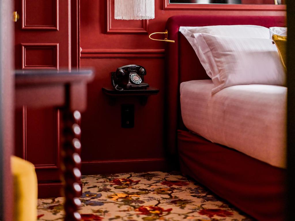 Postel nebo postele na pokoji v ubytování Hotel Duquesne Eiffel