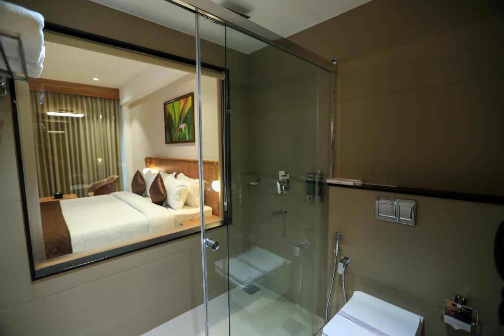 Koupelna v ubytování Hotel Saffron Wayanad