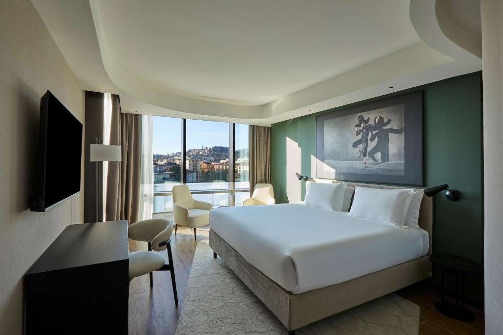 Postel nebo postele na pokoji v ubytování Radisson Blu Hotel, Bergamo ChorusLife