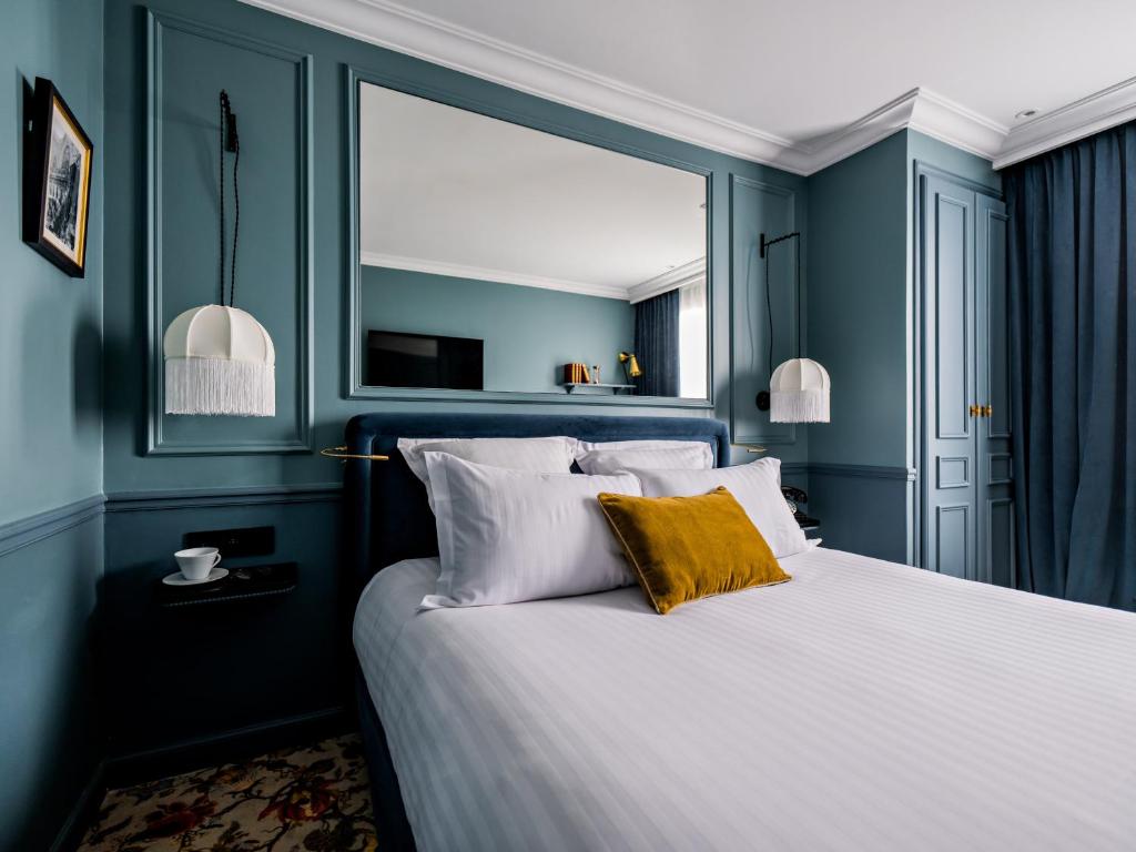 Postel nebo postele na pokoji v ubytování Hotel Duquesne Eiffel