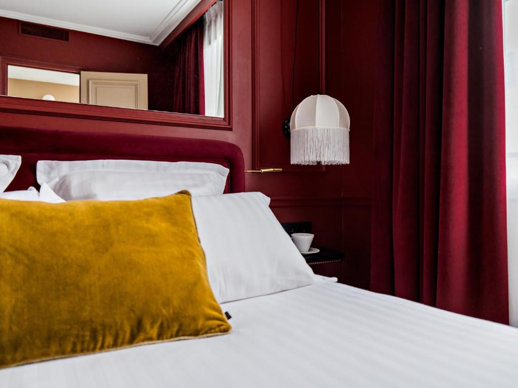 Postel nebo postele na pokoji v ubytování Hotel Duquesne Eiffel