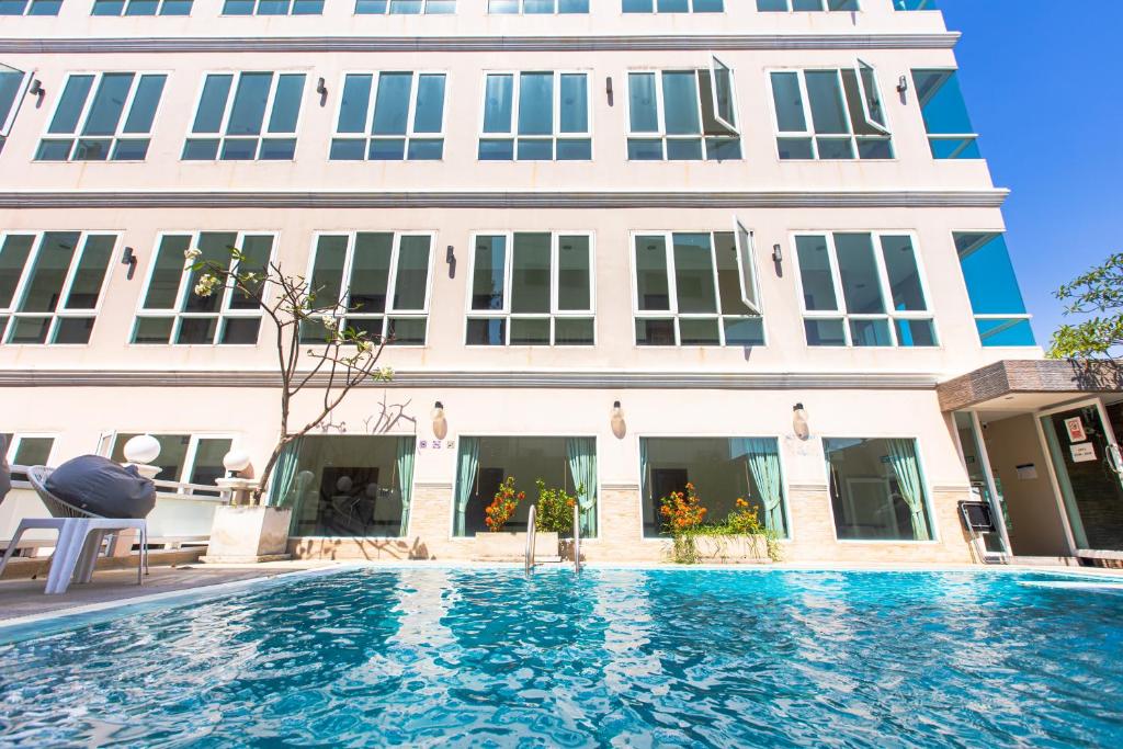 Sun Sky Resort Near Beach - Resim 20