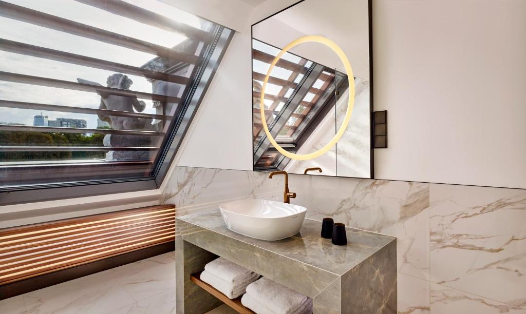 Hotel Verte, Warsaw, Autograph Collection - 5