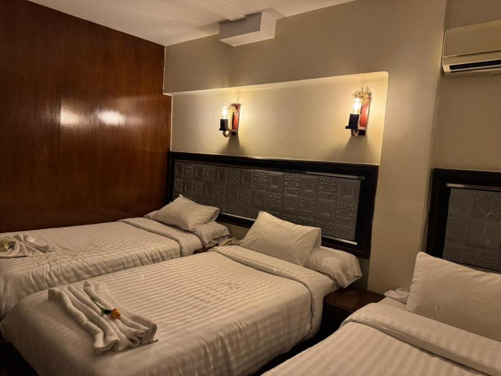 Postel nebo postele na pokoji v ubytování Lorenda palace hotel