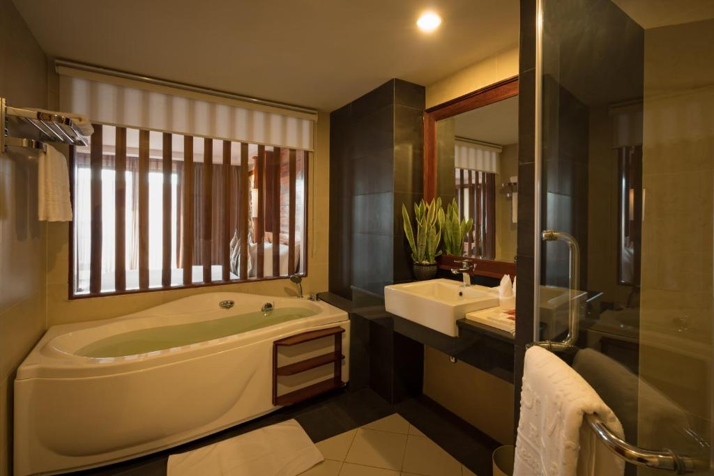 Koupelna v ubytování Angkor Miracle Resort & Spa