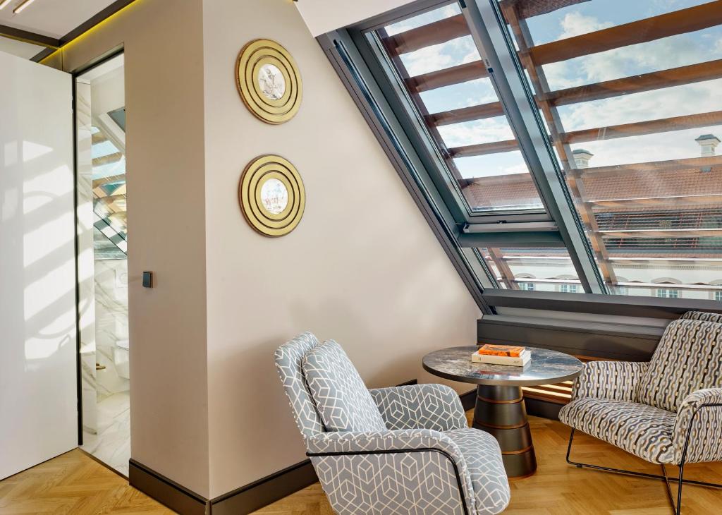 Hotel Verte, Warsaw, Autograph Collection - Resim 28