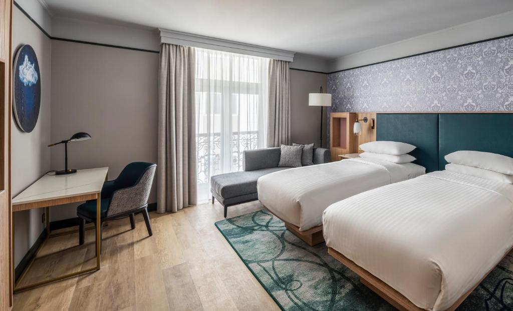 Postel nebo postele na pokoji v ubytování Brussels Marriott Hotel Grand Place