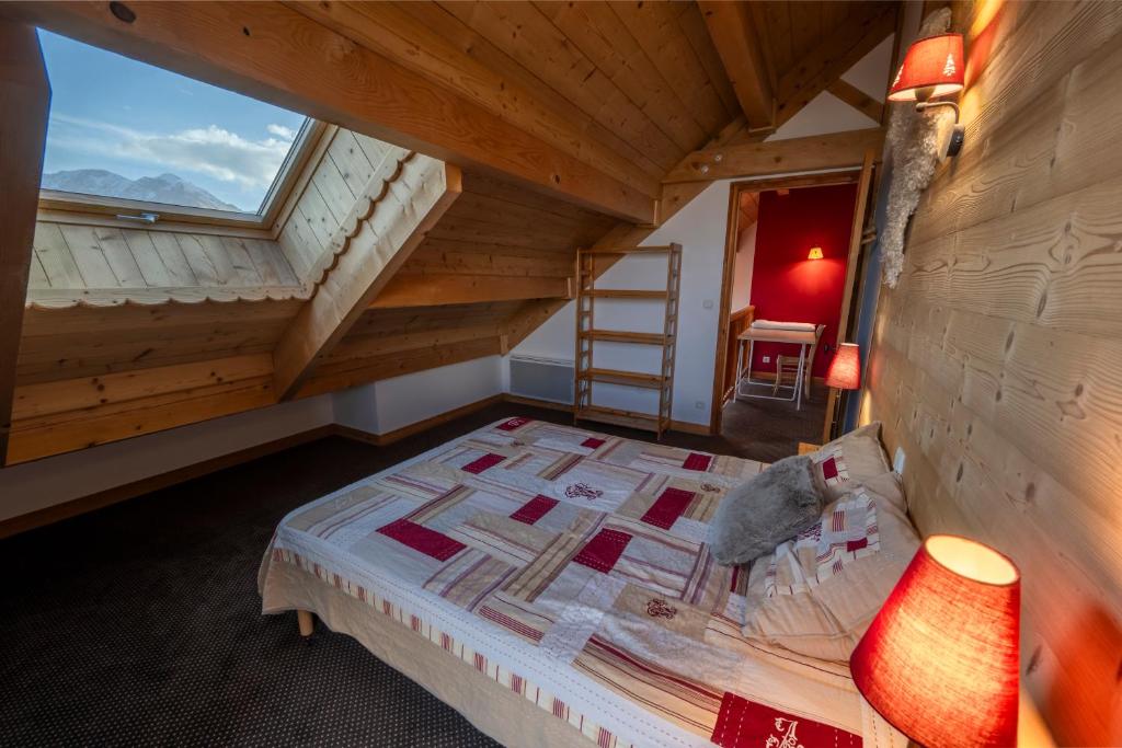 Postel nebo postele na pokoji v ubytování Parenthèse Enchantée - Vue panoramique - Cheminée