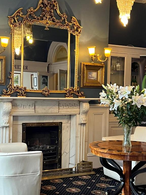 The Lansdowne Hotel - Resim 6