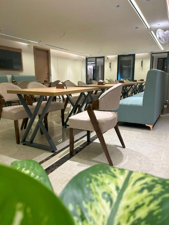 Posezení v ubytování Aatithyam Residency-Golf Course Road Gurgaon