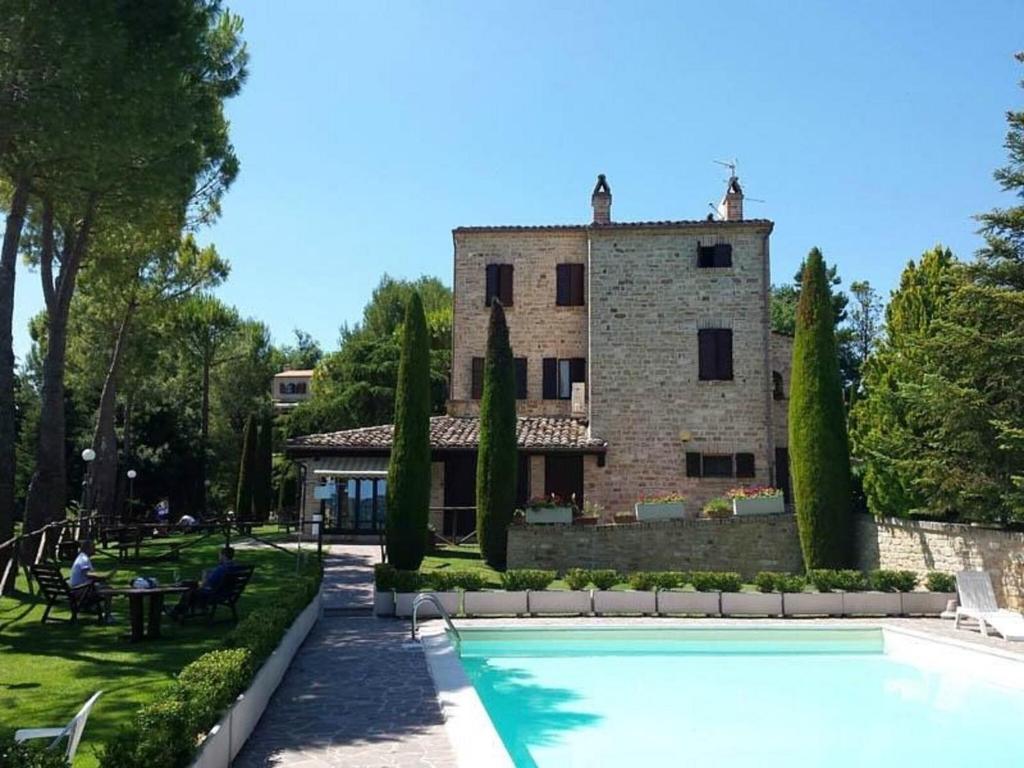 The swimming pool at or close to Apartment in Residence La Ginestra in Montelparo