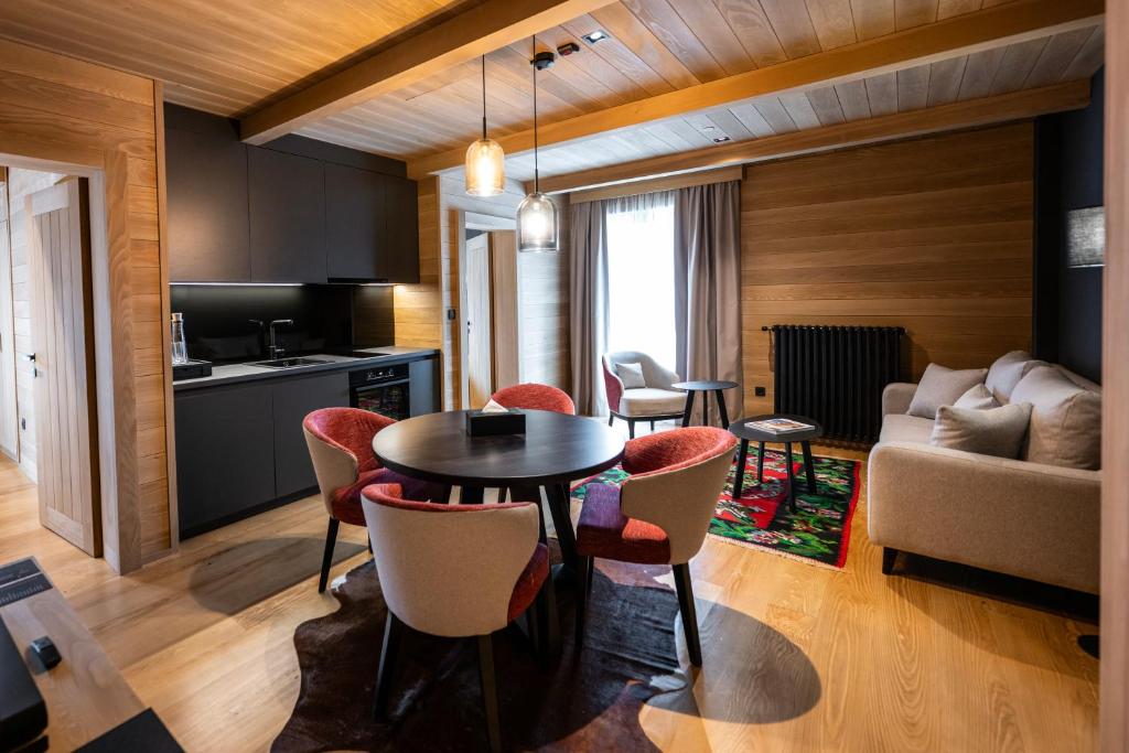 Posezení v ubytování Swissôtel Resort Kolasin