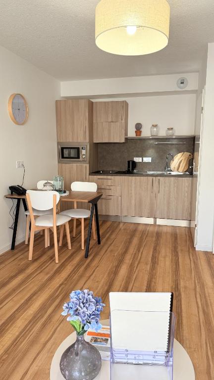 DOMITYS - Carmina - 11