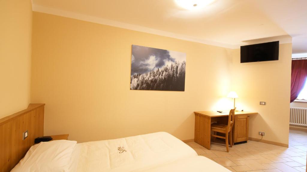 Postel nebo postele na pokoji v ubytování Albergo Ristoro Sitten - 2300 mt