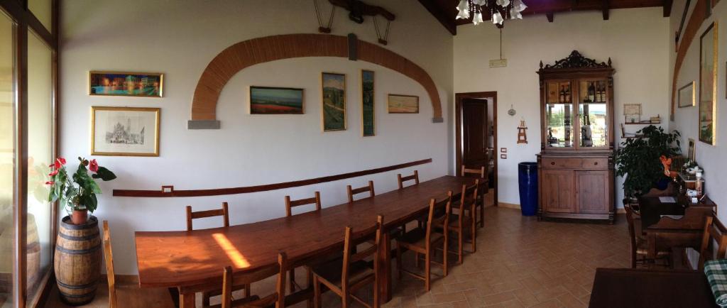 a large room with a long table and chairs at Agriturismo "Le Rondinelle" in Valiano