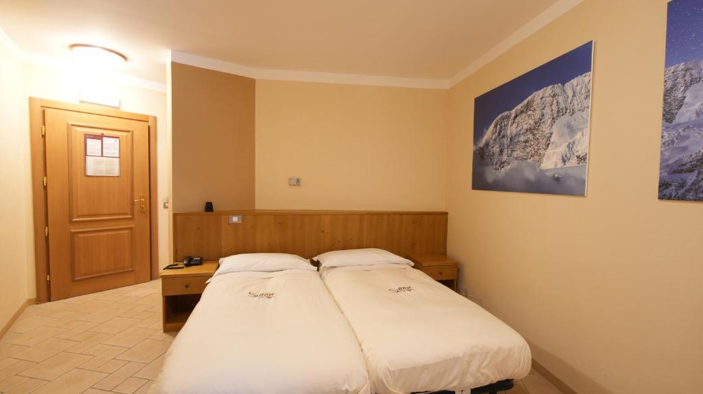 Postel nebo postele na pokoji v ubytování Albergo Ristoro Sitten - 2300 mt