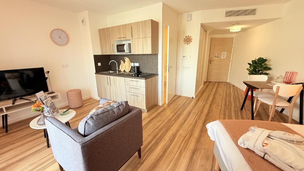 DOMITYS - Carmina - 5