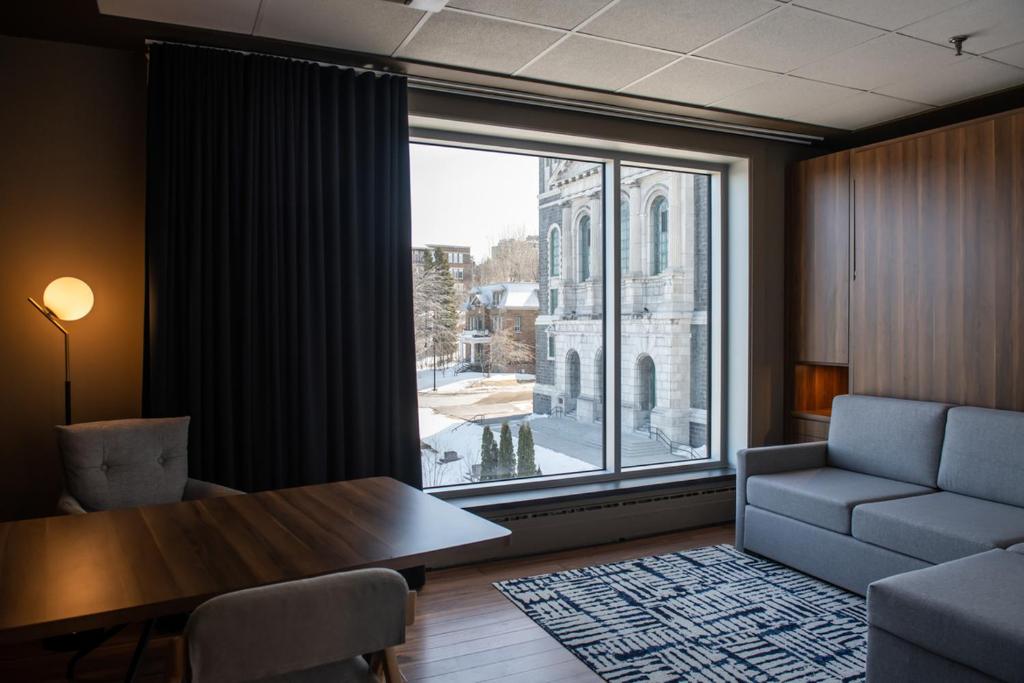 Posezení v ubytování Hotel Chicoutimi, affilié à Hyvi