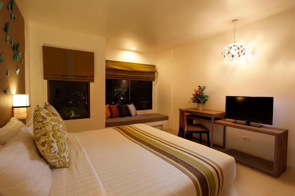 TV a/nebo společenská místnost v ubytování The Viridian Resort - SHA Plus