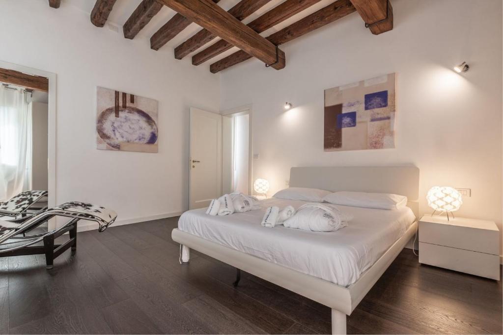 Łóżko lub łóżka w pokoju w obiekcie City Apartments Rialto