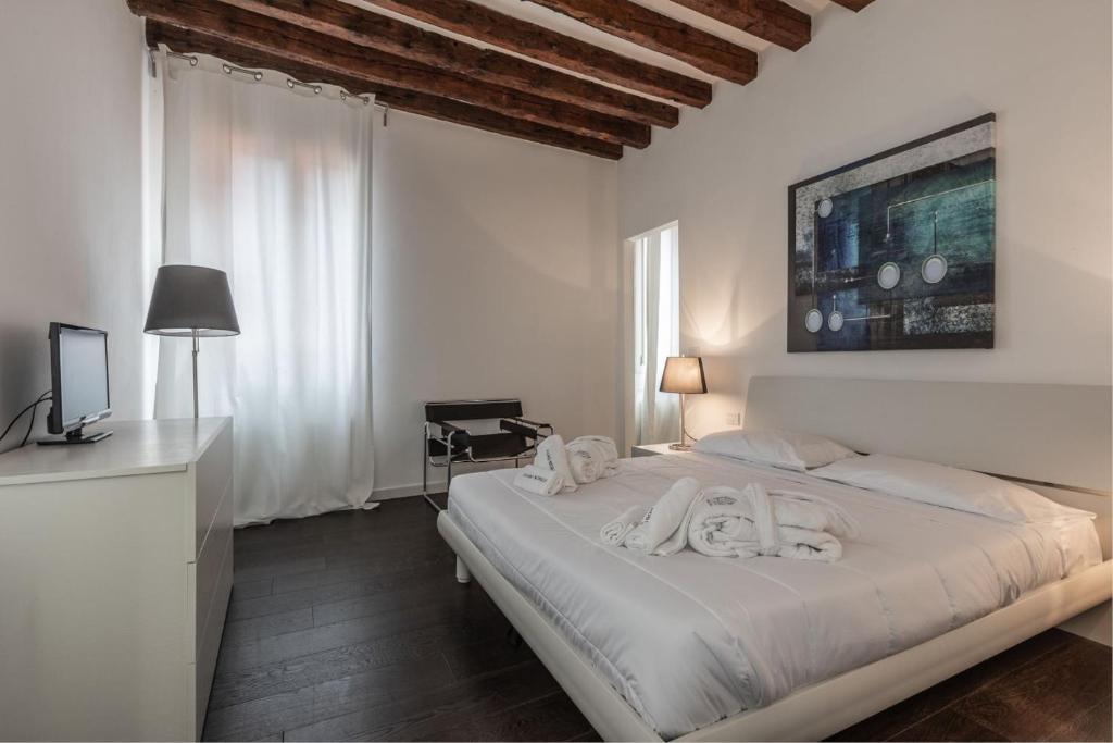 Łóżko lub łóżka w pokoju w obiekcie City Apartments Rialto