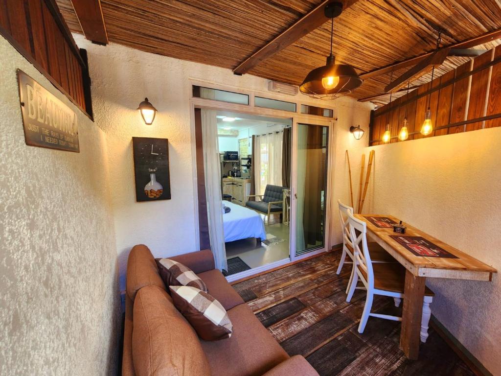 Posezení v ubytování The Rustic Studio