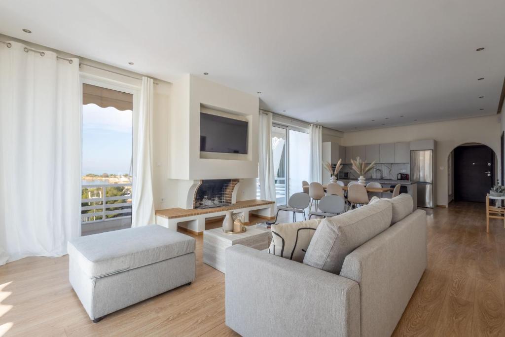 Luxurious 3-Bedroom Seaside Retreat Fully Renovated in 2025