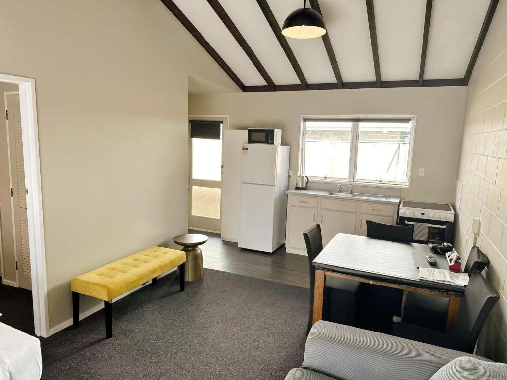 Castles Motel & Driftwood Motel - Resim 27