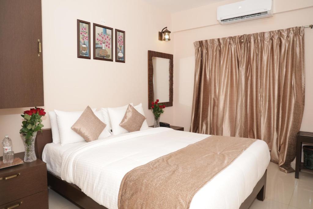 Postel nebo postele na pokoji v ubytování Nazri Hotel - Near Arambol Beach